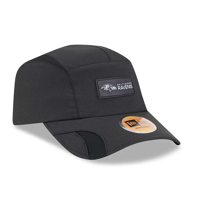 Casquette ajustable Sideline Runner 2025 noire New Era pour homme des Baltimore Ravens