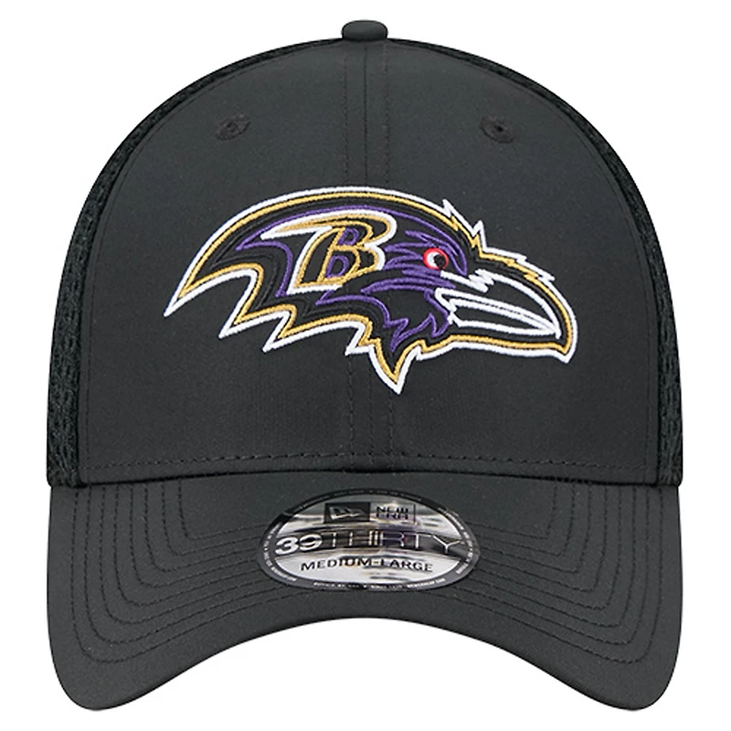 Casquette New Era noire Outline 39THIRTY Flex des Baltimore Ravens pour homme