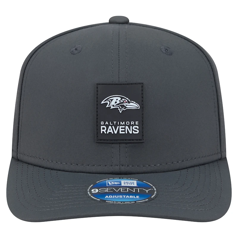 Casquette ajustable New Era 9SEVENTY pour homme, couleur anthracite, Baltimore Ravens 2025, idéale pour les temps froids.