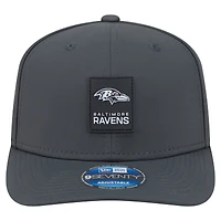 Casquette ajustable New Era 9SEVENTY pour homme, couleur anthracite, Baltimore Ravens 2025, idéale pour les temps froids.