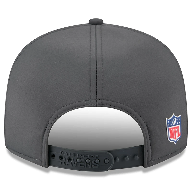 Casquette snapback 9FIFTY à panneau fendu sur le côté pour homme New Era, couleur charbon, Baltimore Ravens 2025