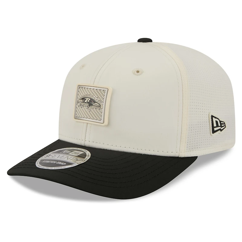 Casquette ajustable New Era crème/noire Baltimore Ravens 2026 NFL Training Camp 9SEVENTY pour homme