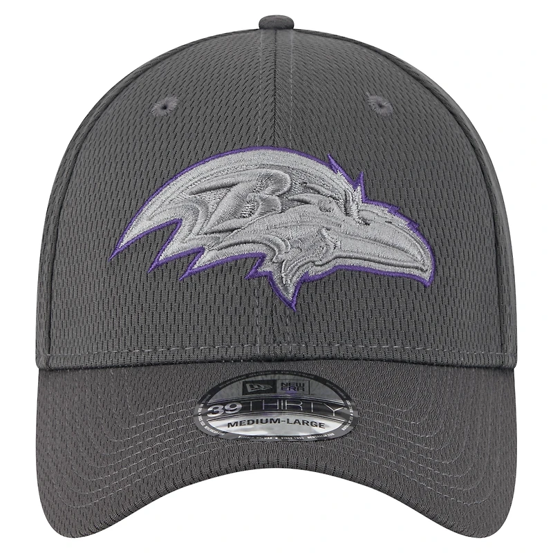 Casquette New Era Graphite Baltimore Ravens Main 39THIRTY Flex pour homme