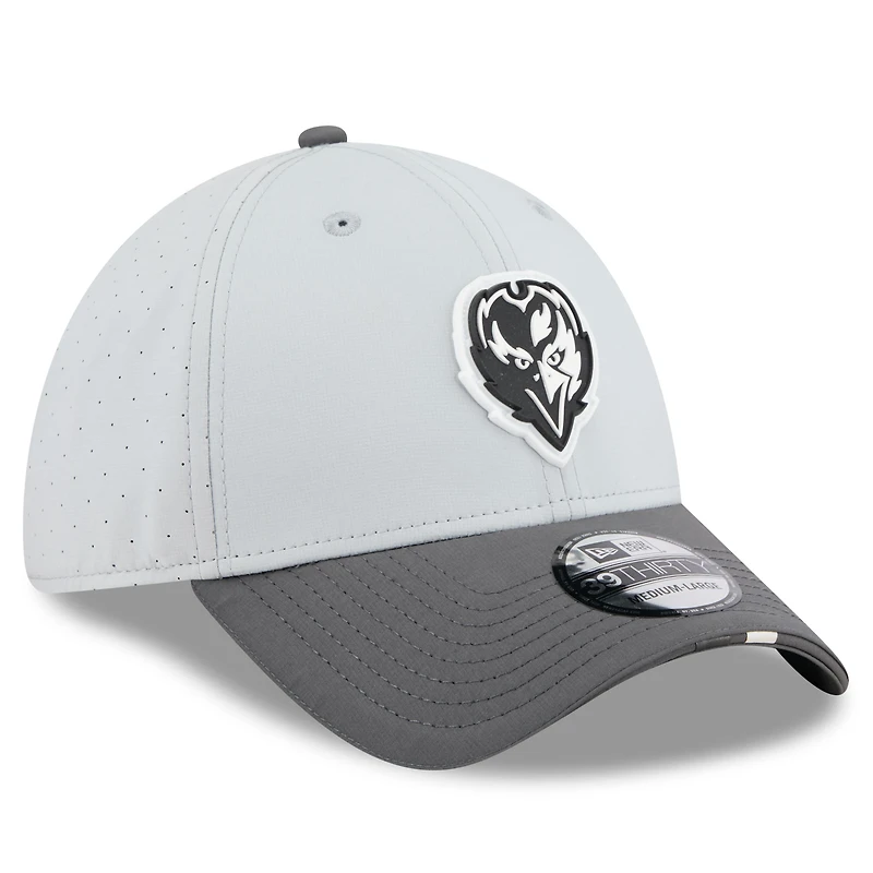 Men's New Era  Gray/Graphite Baltimore Ravens 2025 NFL Training Camp 39THIRTY Flex Hat