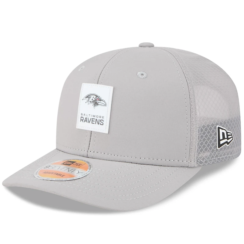 Men's New Era Gray Baltimore Ravens 2025 Sideline 9SEVENTY Adjustable Trucker Hat