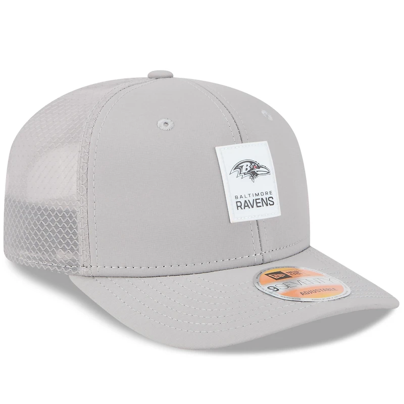 Men's New Era Gray Baltimore Ravens 2025 Sideline 9SEVENTY Adjustable Trucker Hat