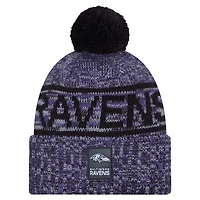 Bonnet d'hiver à revers New Era violet Baltimore Ravens 2025 avec pompon