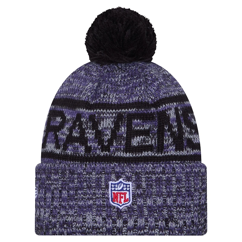 Bonnet d'hiver à revers New Era violet Baltimore Ravens 2025 avec pompon