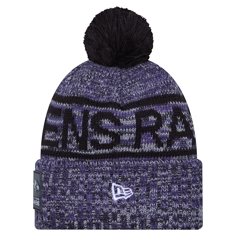 Bonnet d'hiver à revers New Era violet Baltimore Ravens 2025 avec pompon