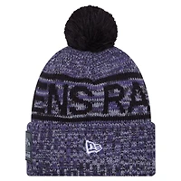Bonnet d'hiver à revers New Era violet Baltimore Ravens 2025 avec pompon
