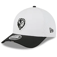 Casquette ajustable New Era 9FORTY pour homme, blanche/noire, du camp d'entraînement NFL 2025 des Baltimore Ravens