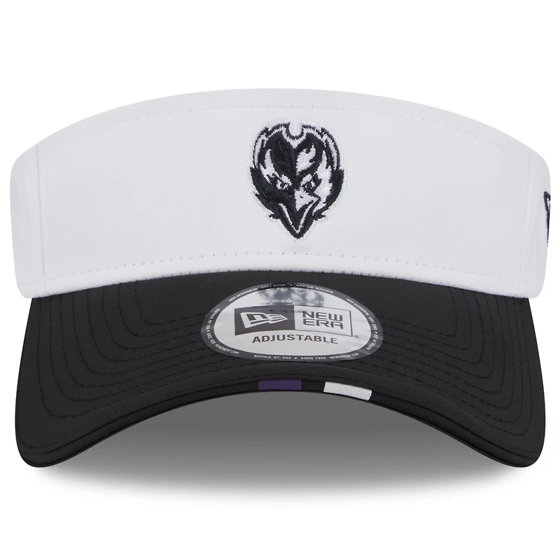 Visière ajustable New Era blanche/noire pour homme, camp d'entraînement NFL 2025 des Baltimore Ravens