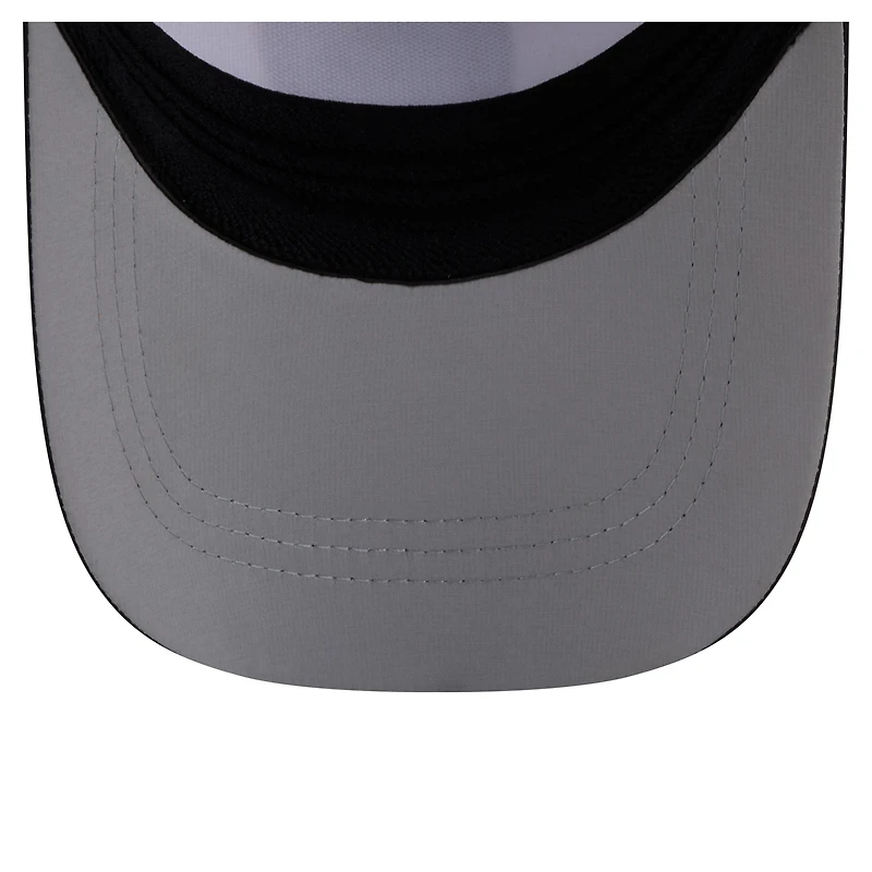 Casquette New Era pour homme, blanche et noire, avec écusson des Ravens de Baltimore, modèle 39THIRTY, A monture couronne perforée.