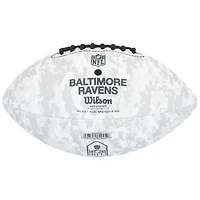 Ballon de football Wilson autographié par Rashod Bateman des Baltimore Ravens 2024 Salute To Service