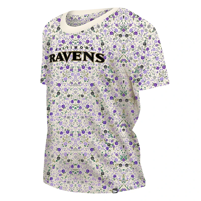T-shirt à col rond floral Glam Game de Baltimore Ravens New Era pour femme, couleur crème