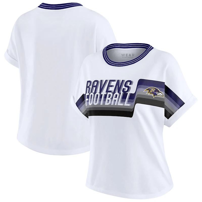 T-shirt court à rayures centrales blanc pour femme WEAR by Erin Andrews des Ravens de Baltimore