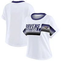 T-shirt court à rayures centrales blanc pour femme WEAR by Erin Andrews des Ravens de Baltimore
