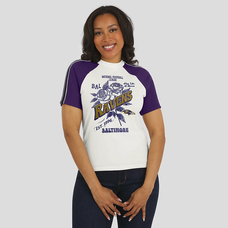 T-shirt raglan blanc à rayures et manches vieillies pour femme WEAR by Erin Andrews des Ravens de Baltimore