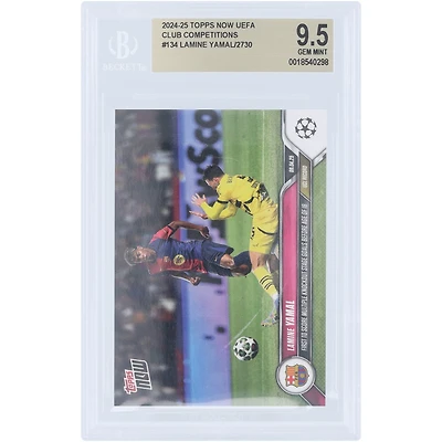 Lamine Yamal Barcelone 2024-25 Topps est désormais le premier à marquer plusieurs buts en phase à élimination directe avant l'âge de 18 ans #134 BGS Carte authentifiée 9.5