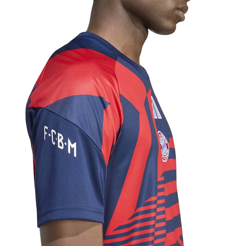 Maillot d'entraînement domicile d'avant-match adidas Bayern Munich bleu/rouge 2026/27 pour homme