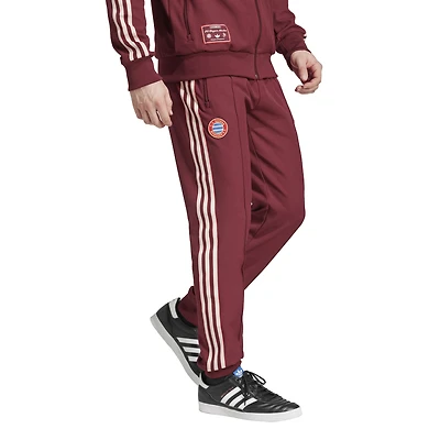 Pantalon de survêtement adidas Originals pour homme rouge Bayern Munich Terrace Icons Collection