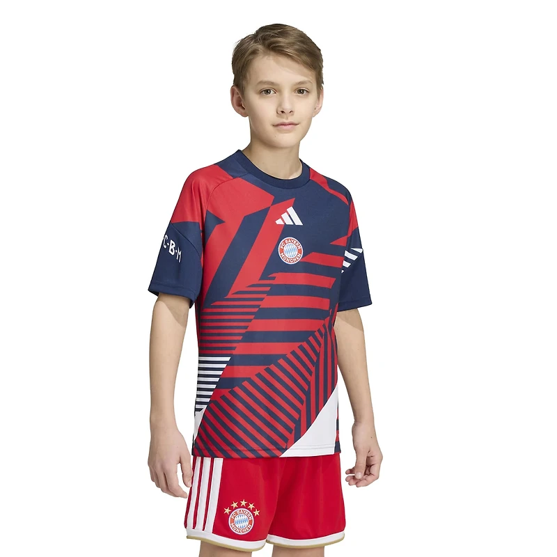 Maillot d'entraînement domicile d'avant-match adidas Bayern Munich bleu/rouge pour jeunes, saison 2026/27
