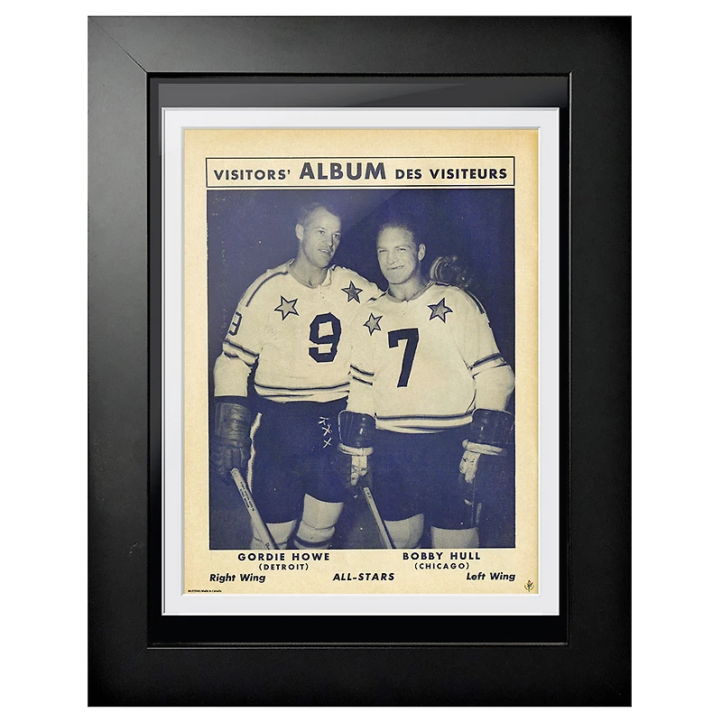 Album des visiteurs All-Stars de Bobby Hull et Gordie Howe - Couverture de programme encadrée 12'' x 16''