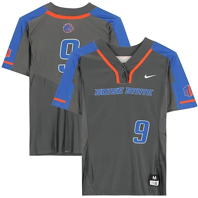 Maillot gris numéro des Boise State Broncos émis par l'équipe du programme de softball