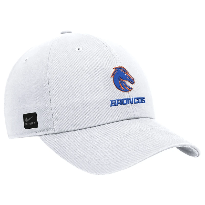 Casquette ajustable Nike blanche Boise State Broncos 2025 On-Field Club pour homme