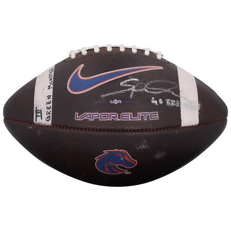 Ballon de football américain utilisé lors du match contre les Nevada Wolfpack le 24 octobre 2025, autographié par Spencer Danielson (Boise State Broncos), avec l'inscription « Allez les Broncos ! ».
