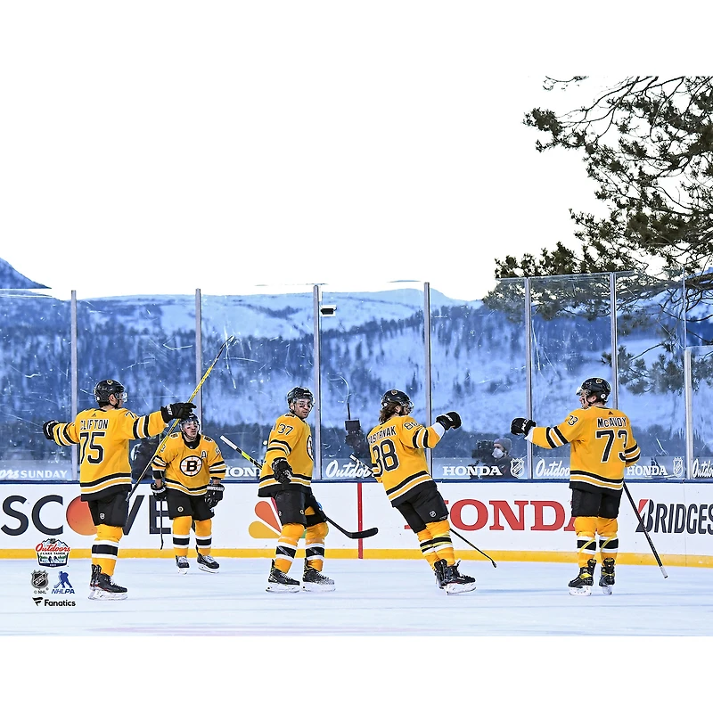 Photographie non signée de la célébration du but des Bruins Boston en plein air au lac Tahoe 2021