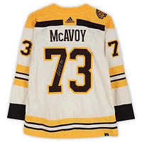 Maillot authentique adidas beige alternatif autographié par Charlie McAvoy des Boston Bruins avec patch 100e anniversaire