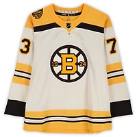 Maillot authentique adidas beige alternatif autographié par Charlie McAvoy des Boston Bruins avec patch 100e anniversaire