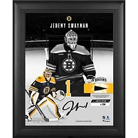 Collage encadré de 11" x 14" de Jeremy Swayman, reproduction de la signature des Bruins de Boston, avec un morceau de rondelle utilisée lors du match - Édition limitée à 250 exemplaires