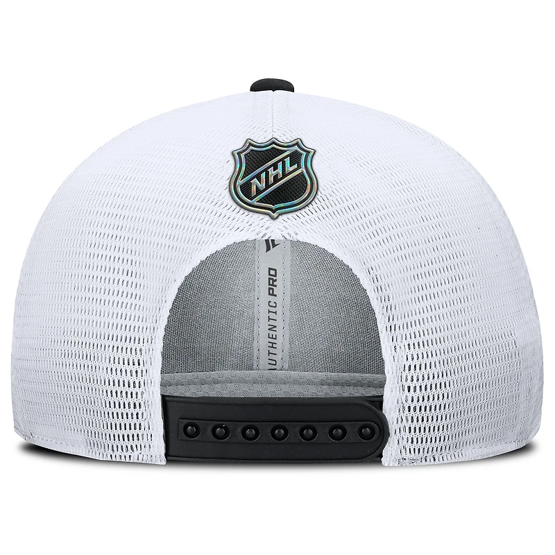 Casquette de camionneur ajustable Fanatics noire/blanche pour homme des Bruins de Boston Authentic Pro Rink Lockup