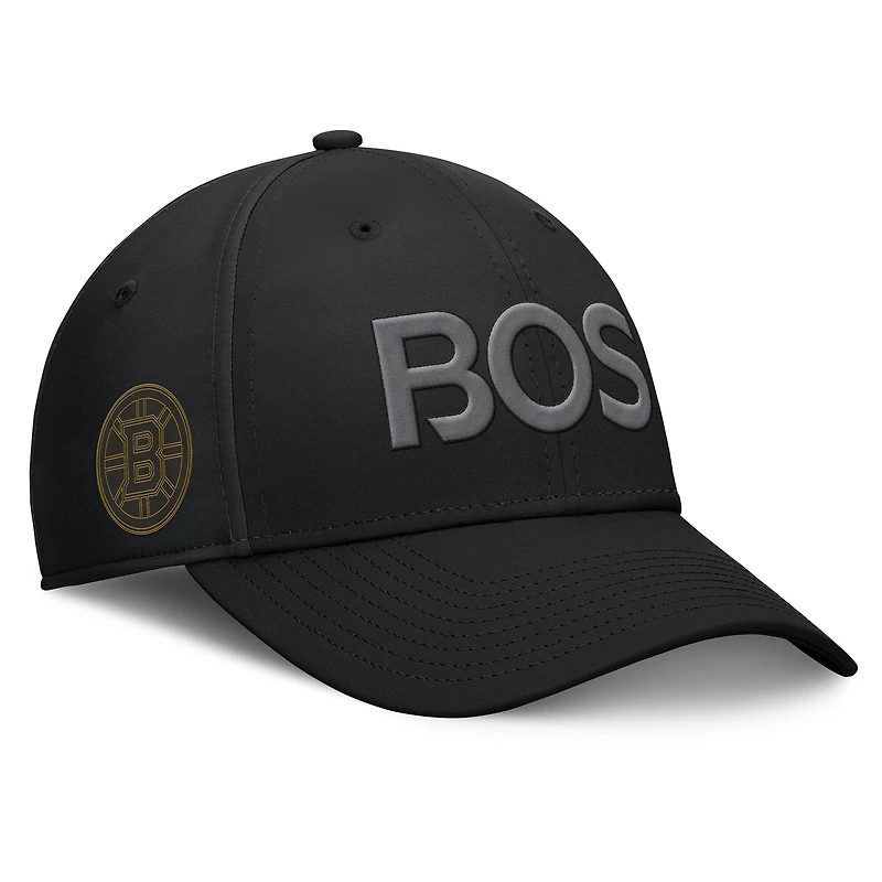 Casquette Fanatics noire authentique Pro Road Team Code Side Patch Flex pour homme des Bruins de Boston