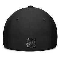Casquette Fanatics noire authentique Pro Road Team Code Side Patch Flex pour homme des Bruins de Boston