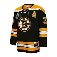Homme Mitchell & Ness Patrice Bergeron Noir Boston Bruins 2010 Alternate Captain Patch Blue Line Player Jersey