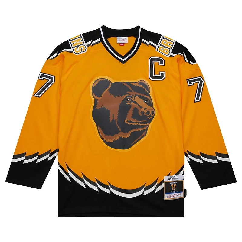 Maillot de joueur Mitchell & Ness Ray Bourque Gold Boston Bruins 1996/97 Captain Patch Blue Line pour homme