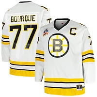 Maillot de joueur Mitchell & Ness Ray Bourque blanc des Bruins Boston, grandes tailles, avec écusson capitaine et ligne bleue.