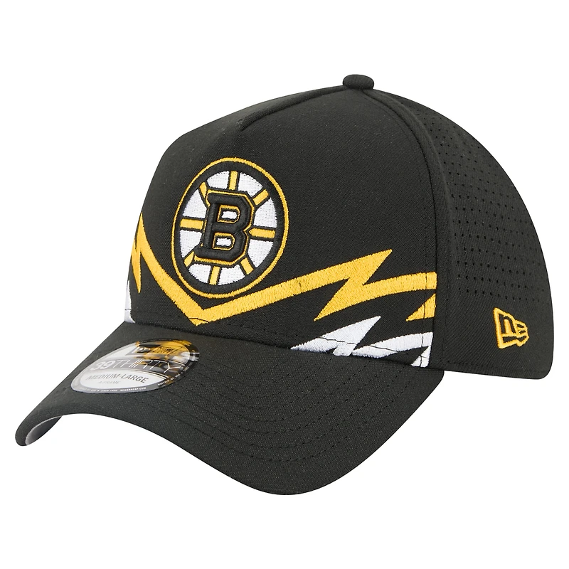 Casquette perforée A-Frame Flex noire New Era pour homme des Bruins de Boston 39THIRTY