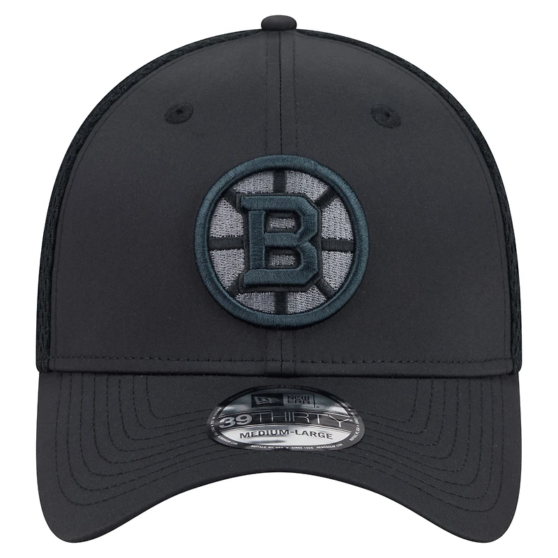 Men's New Era  Black Boston Bruins Blackout 39THIRTY Flex Fit Hat
