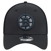 Men's New Era  Black Boston Bruins Blackout 39THIRTY Flex Fit Hat