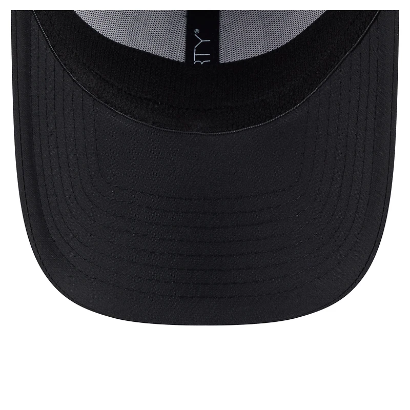 Men's New Era  Black Boston Bruins Blackout 39THIRTY Flex Fit Hat