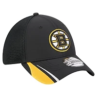 Men's New Era  Black Boston Bruins Linear Featherweight 39THIRTY Flex Hat