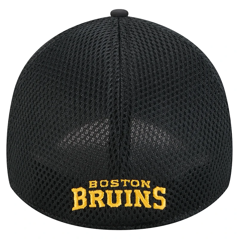 Men's New Era  Black Boston Bruins Linear Featherweight 39THIRTY Flex Hat
