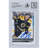Carte de recrue autographiée 2018-19 Upper Deck Series 1 Young Guns #225 Beckett Fanatics Witnessed Authenticated 10 Rookie par Ryan Donato des Bruins de Boston