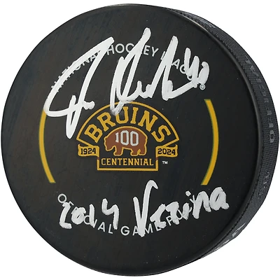 Rondelle officielle du 100e anniversaire des Bruins de Boston, dédicacée par Tuukka Rask, avec l'inscription « 2014 Vézina »
