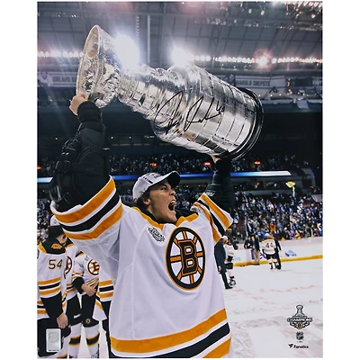 Photo autographiée de Tuukka Rask, des Bruins de Boston, 40 x 50 cm, célébrant la victoire de la Coupe Stanley 2011.