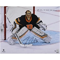 Photo de Tuukka Rask (Bruins de Boston) avec maillot alternatif noir autographié (40,6 x 50,8 cm) et plusieurs inscriptions - Édition limitée n° 10/10